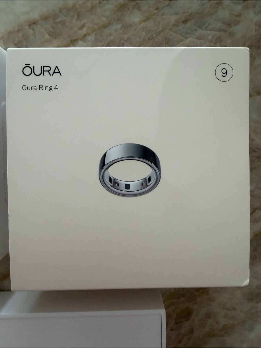 Oura Ring 4 Smart Ring - Silver 9